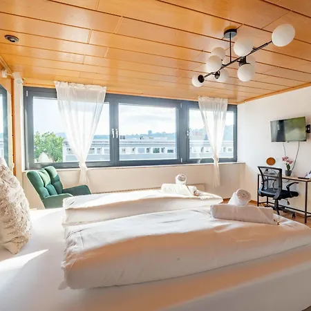 Am Hbf Mit 2 Schlafzimmern Und Sky *